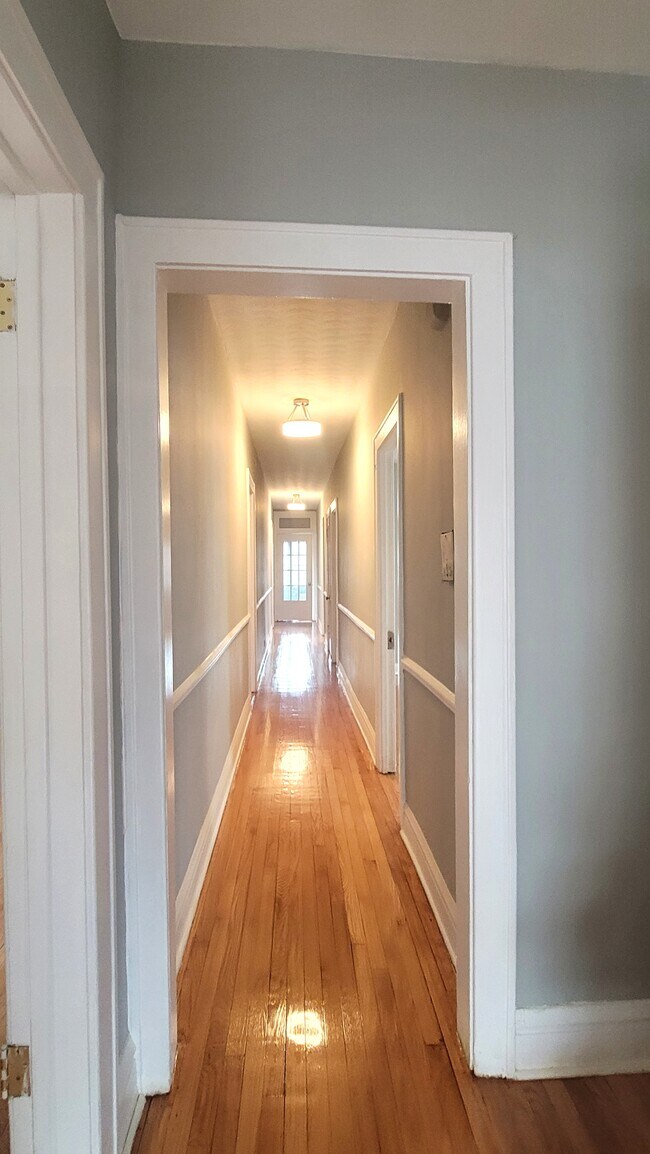 6733 S Merrill Ave, Chicago, IL 60649 Apartments in Chicago, IL