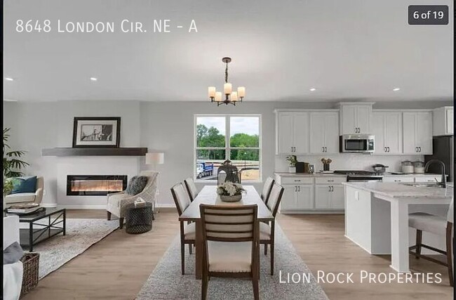 Foto del edificio - 8648 London Cir NE