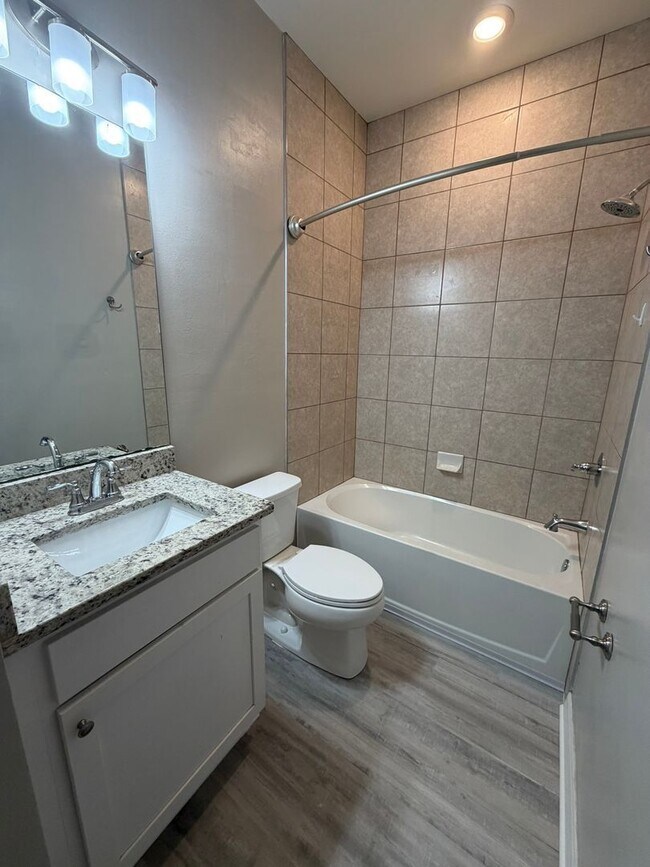 Foto del edificio - 404 NE 24th Pl