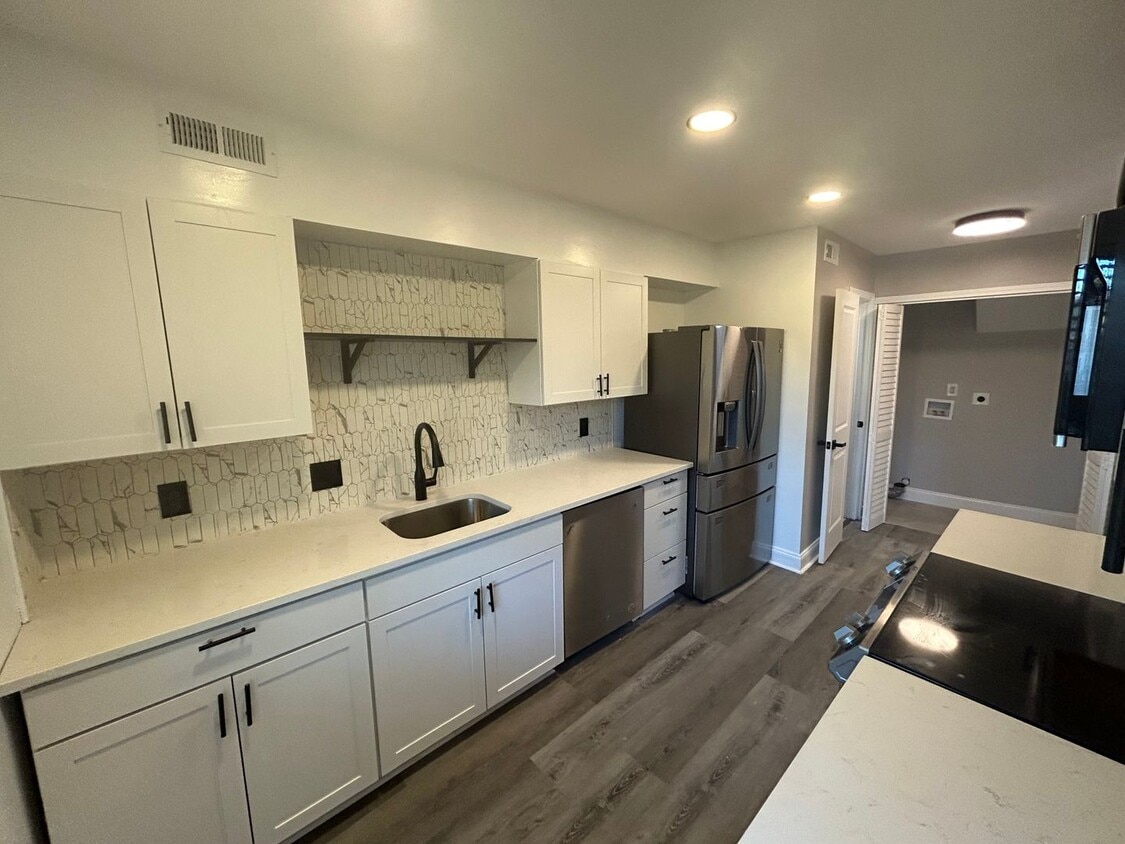 Primary Photo - This fully renovated & updated 3 Bedroom a...