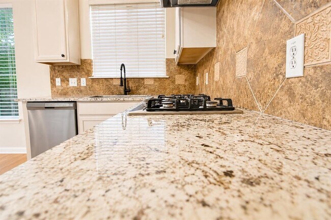 Foto del edificio - 4205 Bent Wood Ct
