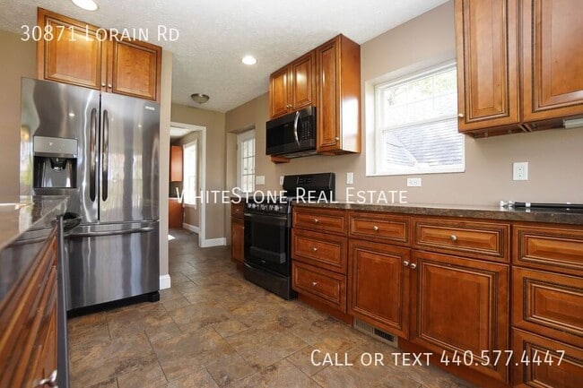 Foto del edificio - 30871 Lorain Rd