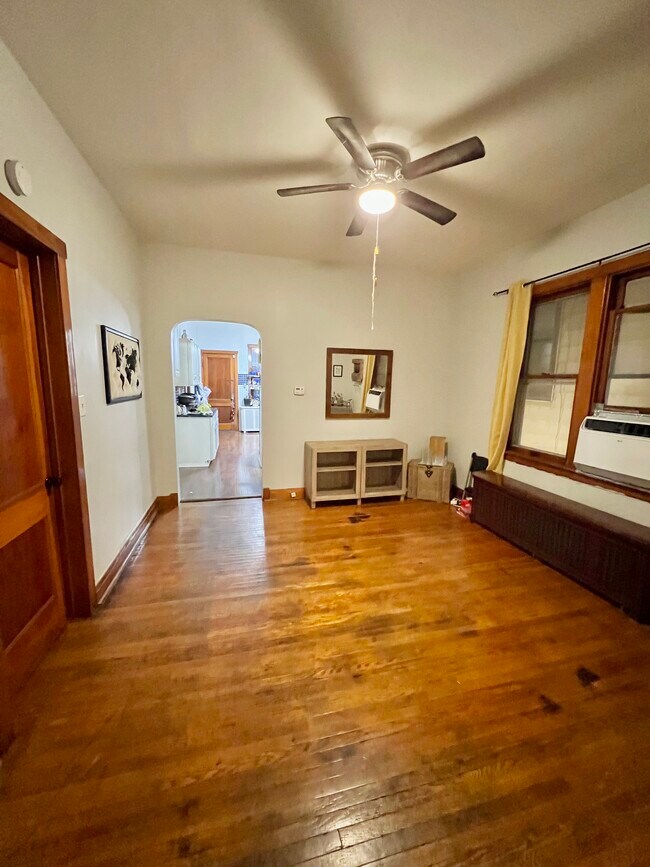 Foto del edificio - 2839 N Southport Ave
