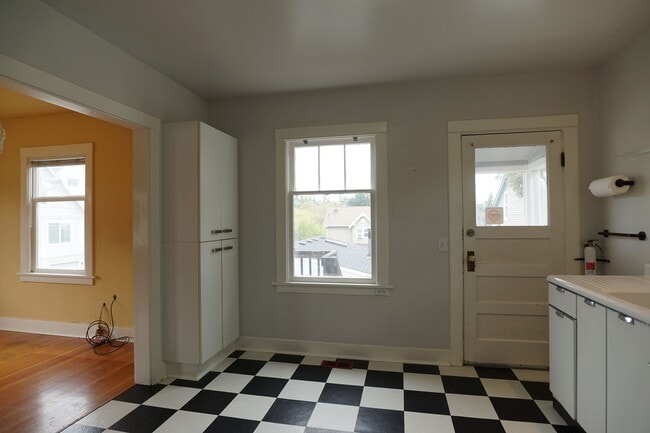 Building Photo - 2731 S Judkins St