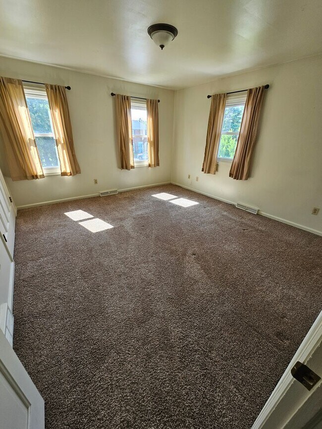 Foto del edificio - Two Bedroom Duplex Near BG High School