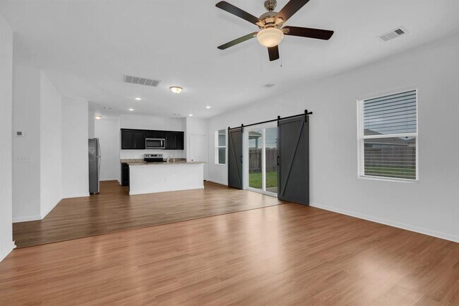 Foto del edificio - 2068 Spindletree Ln