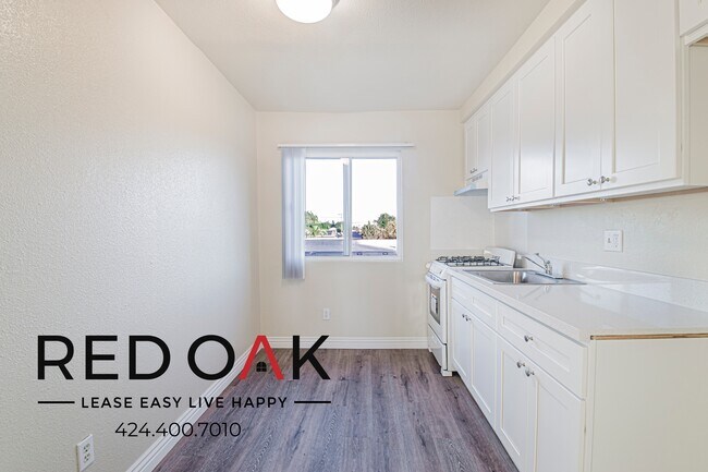 Building Photo - 4900 Clair Del Ave