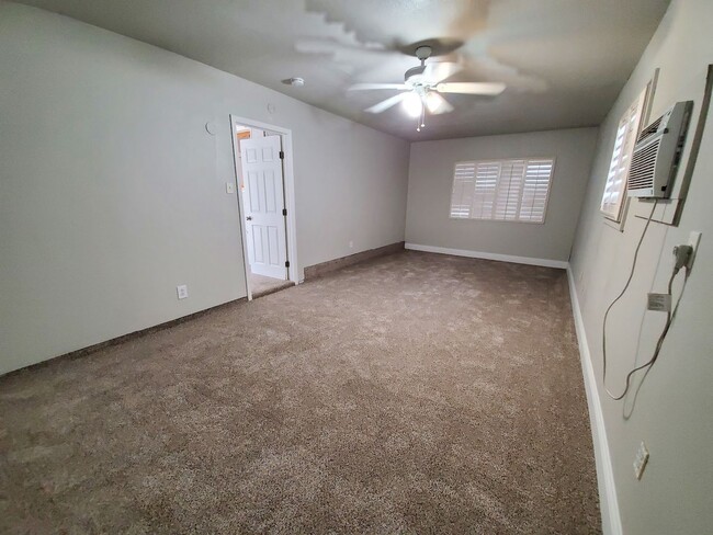 Building Photo - 1415