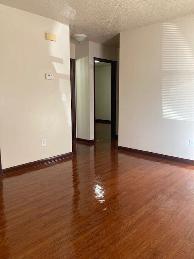 Foto del edificio - 2/BR, 1/Bath house with HUGE fenced backya...