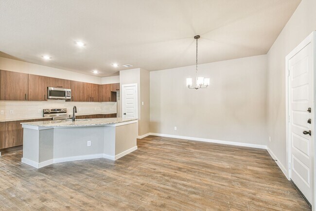 Building Photo - Beautiful Magnolia Home!