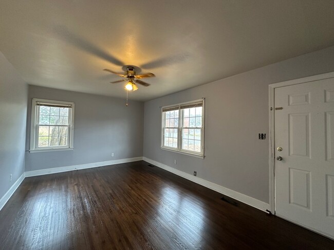 Foto del edificio - THREE BEDROOM RANCH