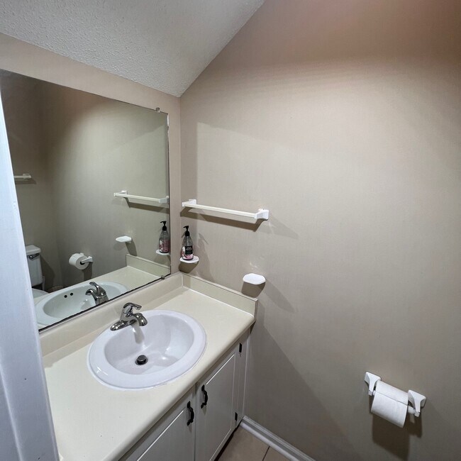 Foto del edificio - 2905 Cedar Creek Rd