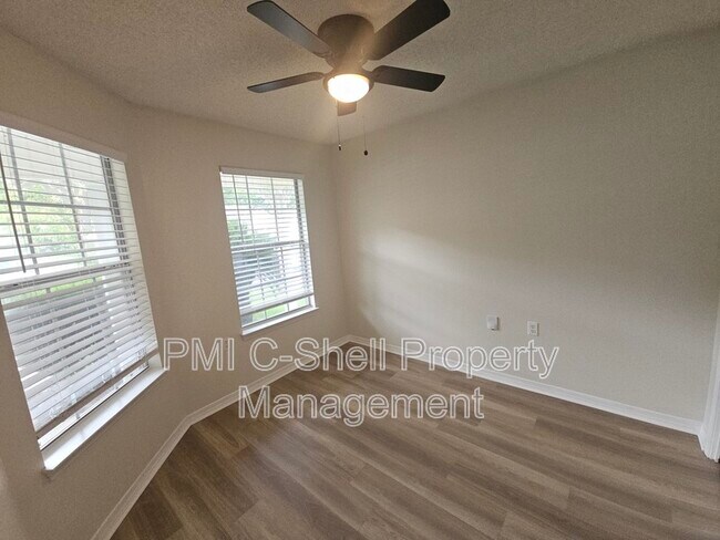 Foto del edificio - 111 Wildflower Ln