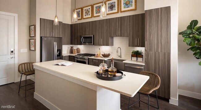 Foto del edificio - 1 br, 1 bath Condo - 5500 Broadway St Flat...
