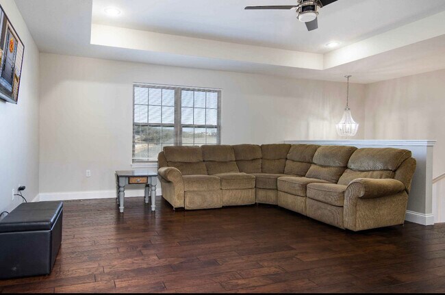 Building Photo - 127 Ridgetop Ln