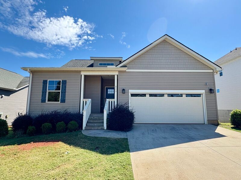 Foto principal - 211 Crooked Cedar Way