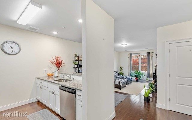 Building Photo - 1 br, 1.5 bath Condo - 90 Clinton Ave