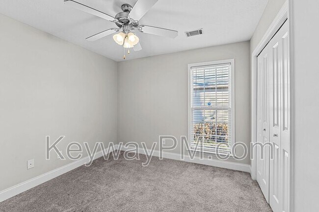 Foto del edificio - 808 Tyler Woods Dr