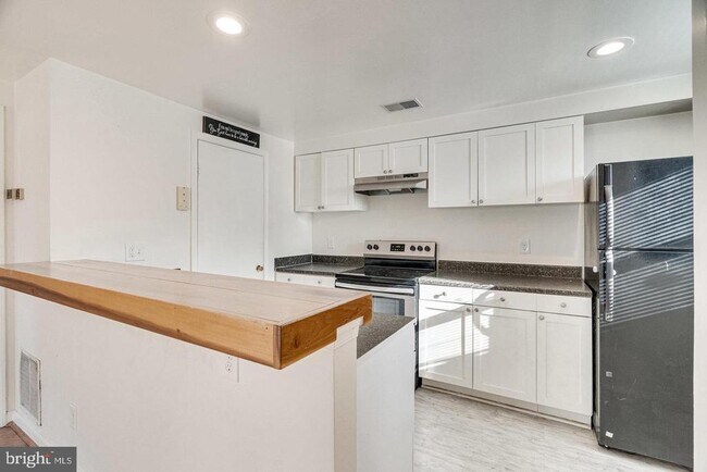 Foto del edificio - 4418 Pembrook Village Dr