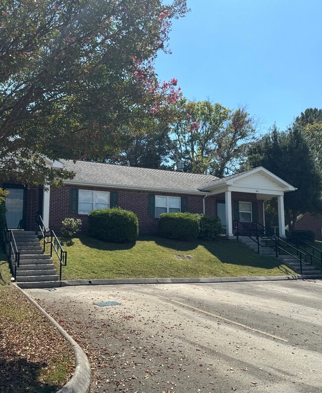 Building Photo - 132 Hackberry Way