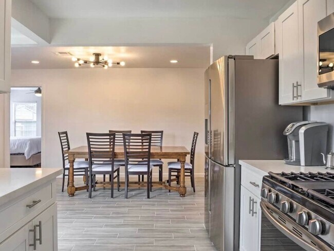 Building Photo - 3 Bedroom Single Family Home in Houston