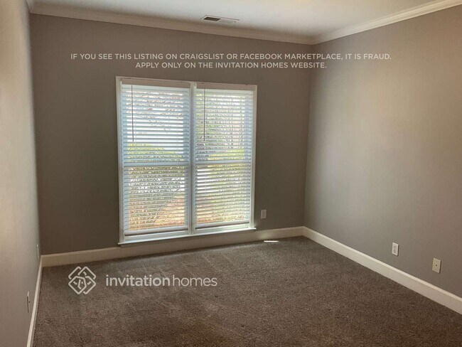 Building Photo - 1085 Chippewa Oak Dr NE