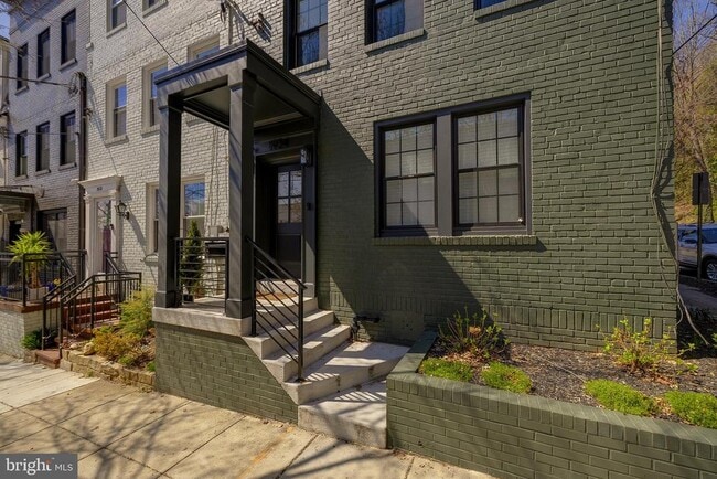 Building Photo - 1934 35th Pl NW