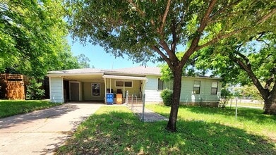 Building Photo - 1028 Ellingson Ln