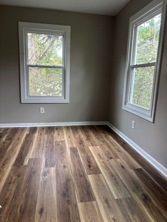 Foto principal - One Bedroom Duplex in Red Bank TN; Water &...