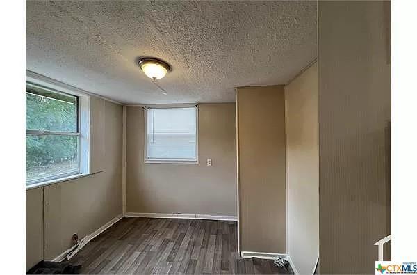 Building Photo - 518 Little Ave