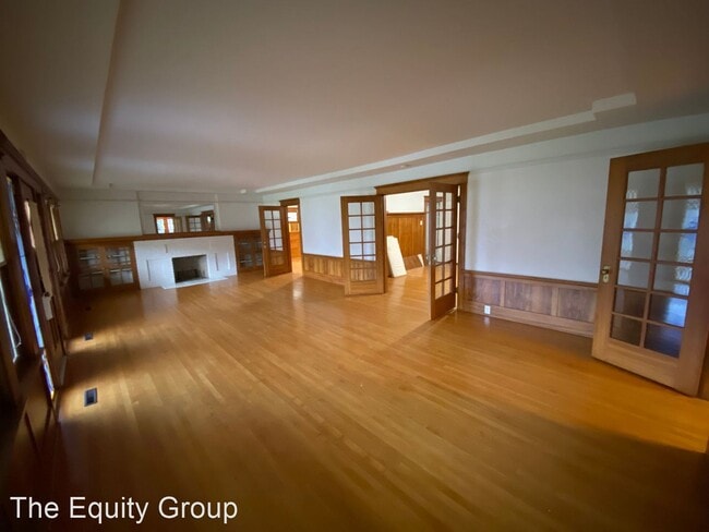 Building Photo - 4 br, 2.5 bath House - 1410 West Main St