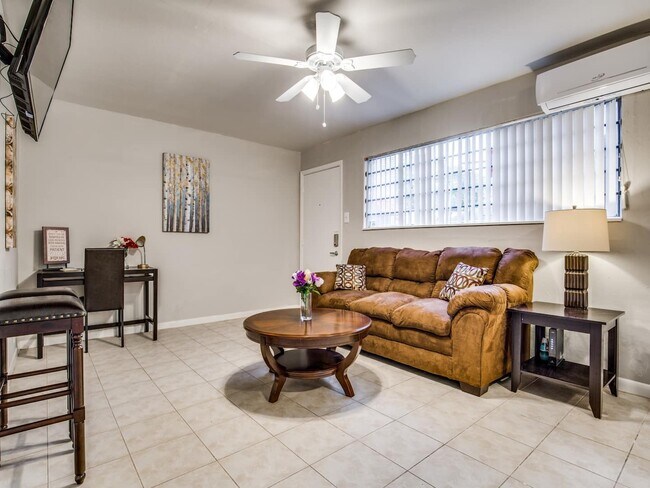 Building Photo - 805 Colquitt St