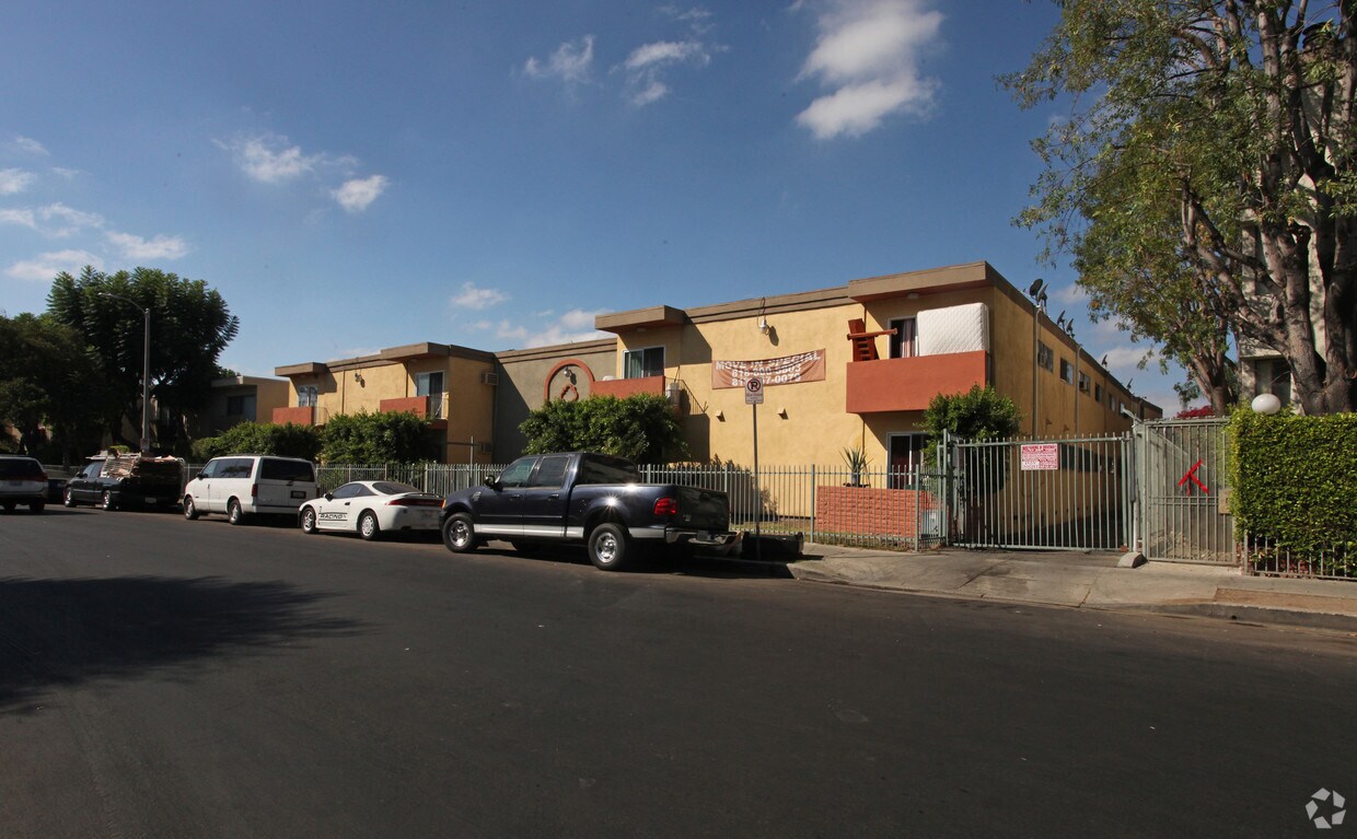 Primary Photo - 8207 Langdon Ave