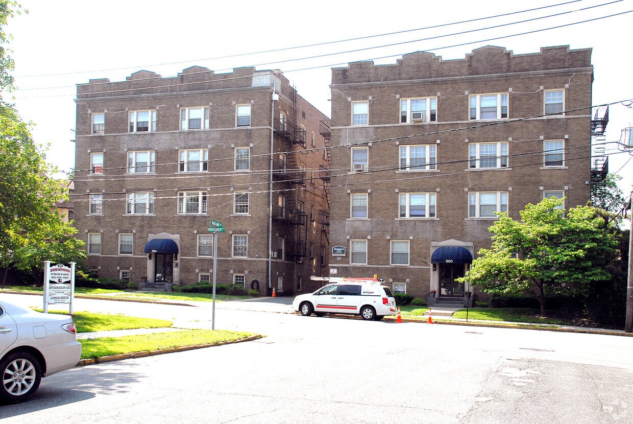 Foto del edificio - Montgomery Arms