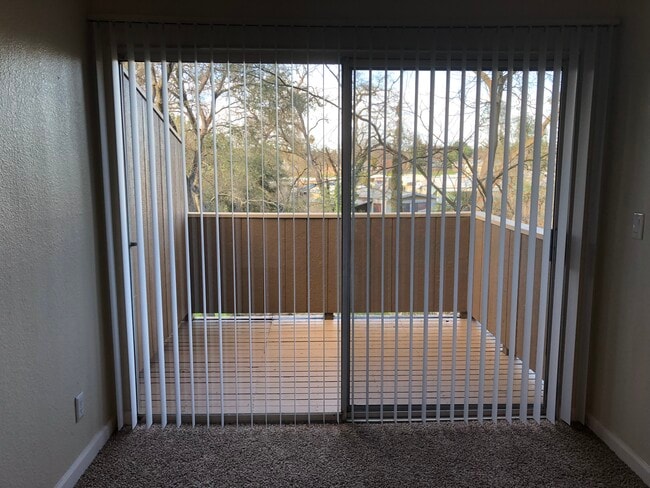 Building Photo - Creekside Estates