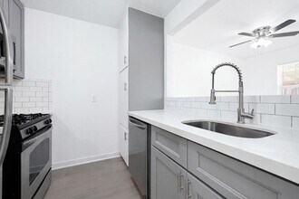 Building Photo - 5718 Eskridge St