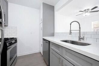 Building Photo - 5718 Eskridge St