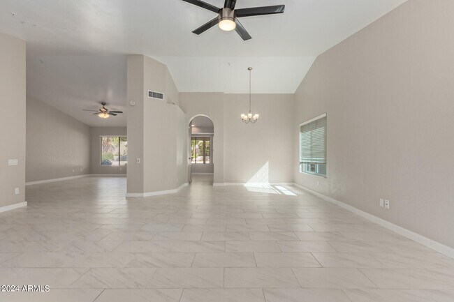Building Photo - 9138 E Davenport Dr