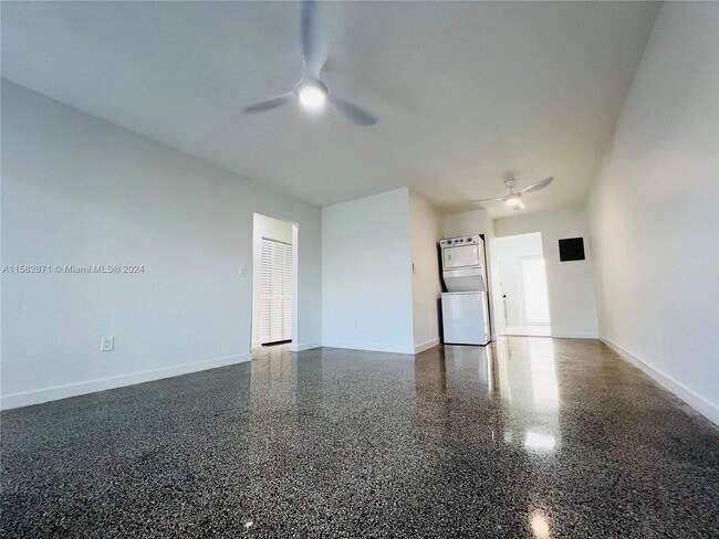 Foto del edificio - 275 S Shore Dr