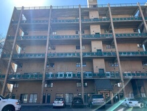 Building Photo - 300 N 25th St