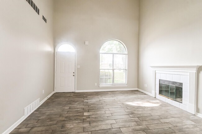 Foto del edificio - 5535 Liberty Ridge Cove