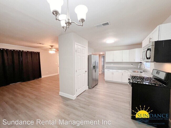 Foto del edificio - 3 br, 1 bath House - 204 Watson Drive NW