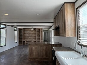 Building Photo - 16206 Wood Dr