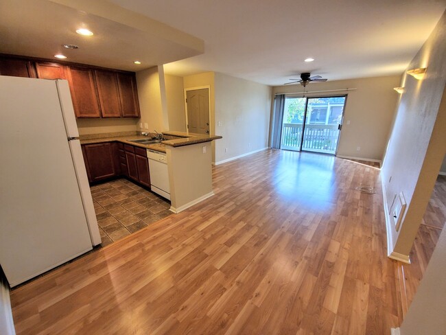 Building Photo - Upgraded 1 Bedroom 1 Bath with Balcony in ...