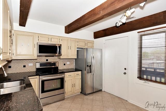 Building Photo - 6660 Wood River Dr