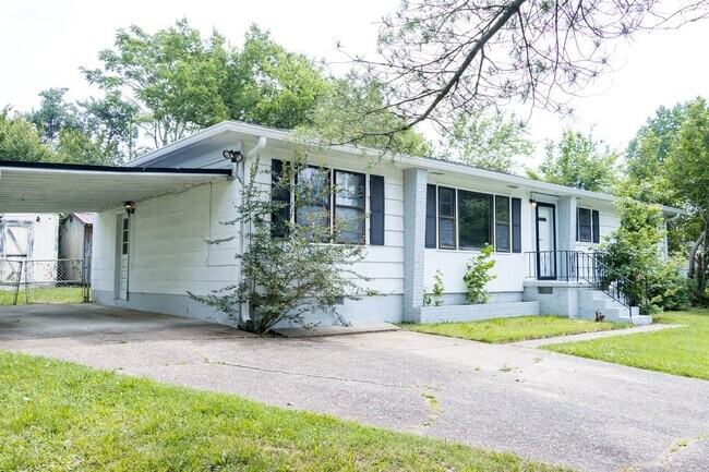 Building Photo - Introducing your ideal rental at 3625 Sunr...