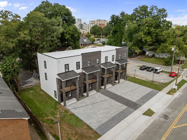 Foto del edificio - 113 E 9th St