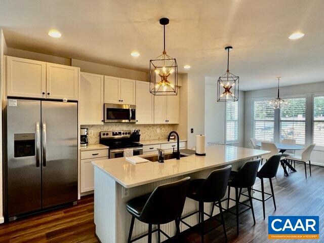 Foto del edificio - 2215 Swallowtail Ln