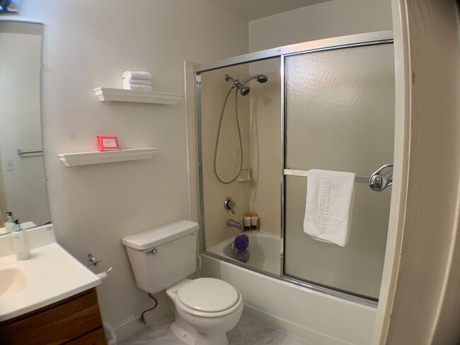 Building Photo - 5070 Valley Crest Dr