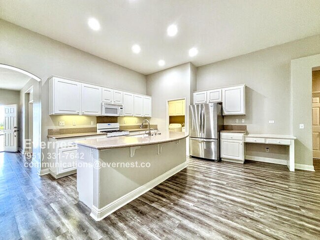 Building Photo - Beautiful 3-Bedroom Home with Fireplace an...